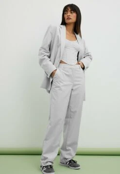 NA-KDMIT OVERSIZED - Kort Kappa / Rock - Grey 8 NA-KDMIT OVERSIZED - Kort Kappa / Rock - Grey -Vero Moda butik. 09e00546ee0846f9944e7a3bcdff816b