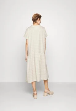 SUMMERY CopenhagenJOSEFINE LIGHT - Vardagsklänning - Whisper White -Vero Moda butik. 11fa0fc8e67648efae3d3486ba47a94a