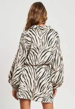 CALLISPIRIT - Skjortklänning - Champagne Zebra 10 CALLISPIRIT - Skjortklänning - Champagne Zebra -Vero Moda butik. 142c6bc85bee442593a956bb5099b075