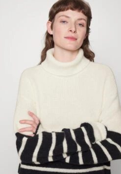 GestuzALPHA ROLLNECK - Stickad Tröja - Ivory/navy 11 GestuzALPHA ROLLNECK - Stickad Tröja - Ivory/navy -Vero Moda butik. 16bb1960acfd42ceb4807136e95f3e8a