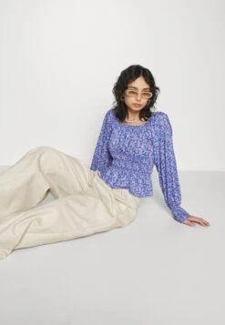 Pieces PetitePCGWENO SQURE NECK - Långärmad Tröja - Granada Sky/vista Blue -Vero Moda butik. 1800a1a74afa4caba665a7baf9e781a3