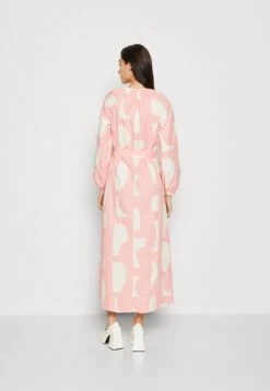 MonkiMaxiklänning - Light Pink 10 MonkiMaxiklänning - Light Pink -Vero Moda butik. 194c469c68fc44dea644c88e97f4a087