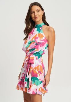 TUSSAHHAMPTONS - Vardagsklänning - Large Flora 10 TUSSAHHAMPTONS - Vardagsklänning - Large Flora -Vero Moda butik. 1e2ad8d54ae342b098eb175091df12ba