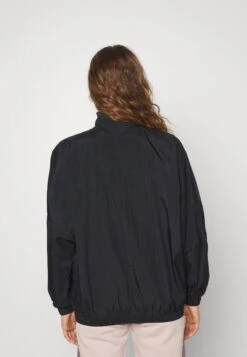 Nike SportswearTräningsjacka - Black 12 Nike SportswearTräningsjacka - Black -Vero Moda butik. 1f854444024049eb9c5213a7c2bf940a