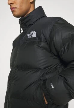 The North Face1996 RETRO NUPTSE JACKET UNISEX - Dunjacka - Black -Vero Moda butik. 233b9e26e38843679af74b539973b92b