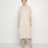 SUMMERY CopenhagenJOSEFINE LIGHT - Vardagsklänning - Whisper White -Vero Moda butik. 2658c2ed906e4b8bbb44618c58f1905b