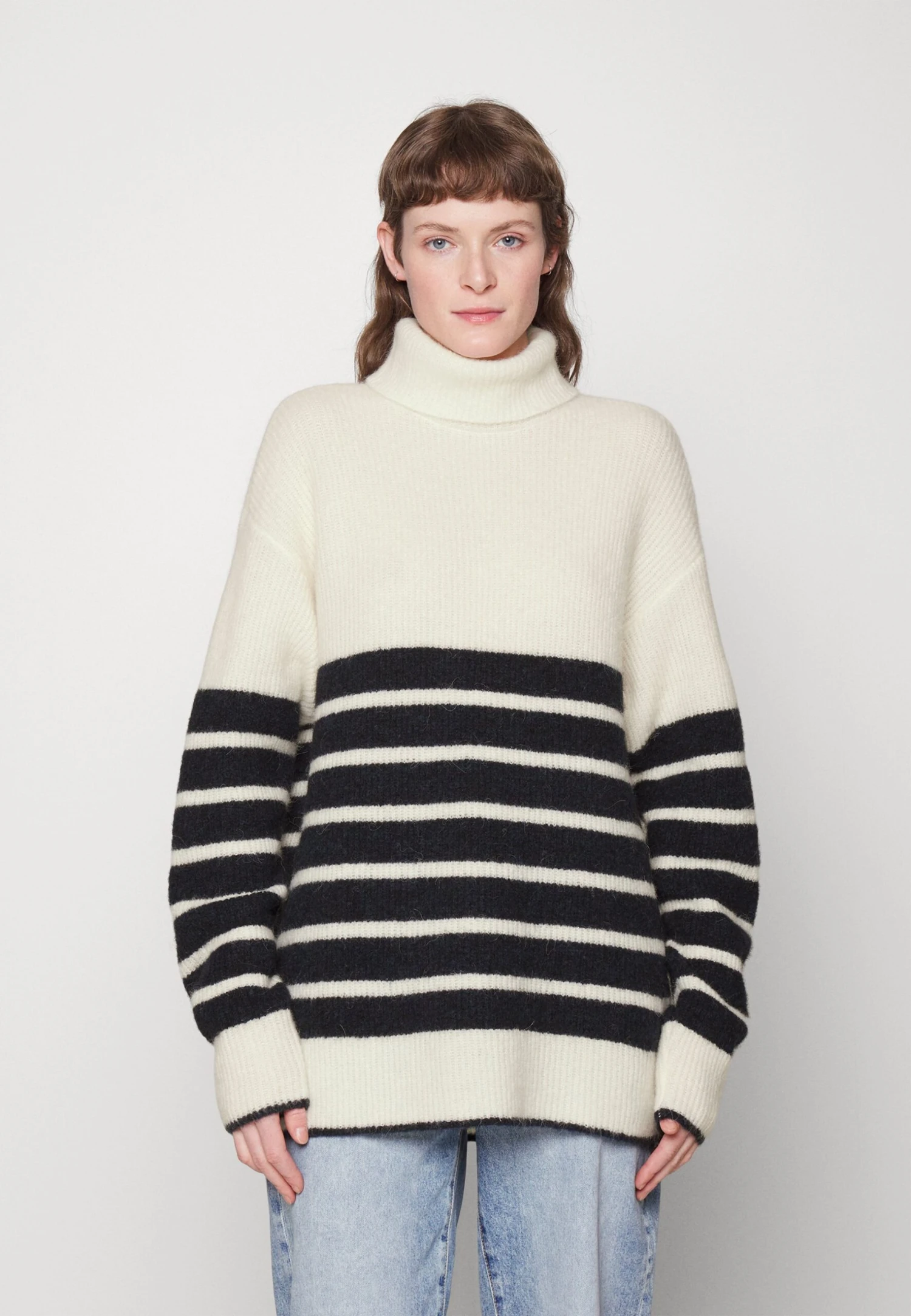 GestuzALPHA ROLLNECK - Stickad Tröja - Ivory/navy 3 GestuzALPHA ROLLNECK - Stickad Tröja - Ivory/navy