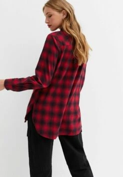 New LookLONG SLEEVE - Skjorta - Red Pattern -Vero Moda butik. 2a25afaec8f741f08d7330ca361db0f2