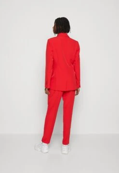 NIKKIENIRI - Blazer - Kiss 10 NIKKIENIRI - Blazer - Kiss -Vero Moda butik. 31c34f6a094942b18819d6ebab6c442a