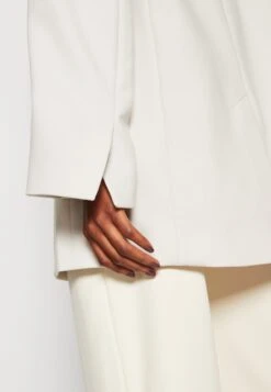 ARKETKort Kappa / Rock - White -Vero Moda butik. 34955501752e4311b138e5a4a7ce1138