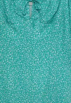 PULL & BEAR PULL&BEARWITH 3/4 SLEEVES - Vardagsklänning - Green -Vero Moda butik. 35aadf161f5248c19f06753ac104701d