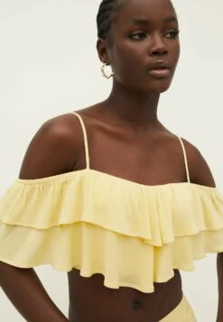 StradivariusRUFFLED - Blus - Yellow -Vero Moda butik. 39f97a6a045747168e6684e4b9be25fc