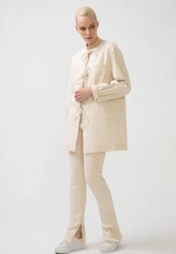 Touché PrivéPOCKET DETAILED - Jeansjacka - Beige -Vero Moda butik. 3bf85b073acc497eba1c51198e93e4dd