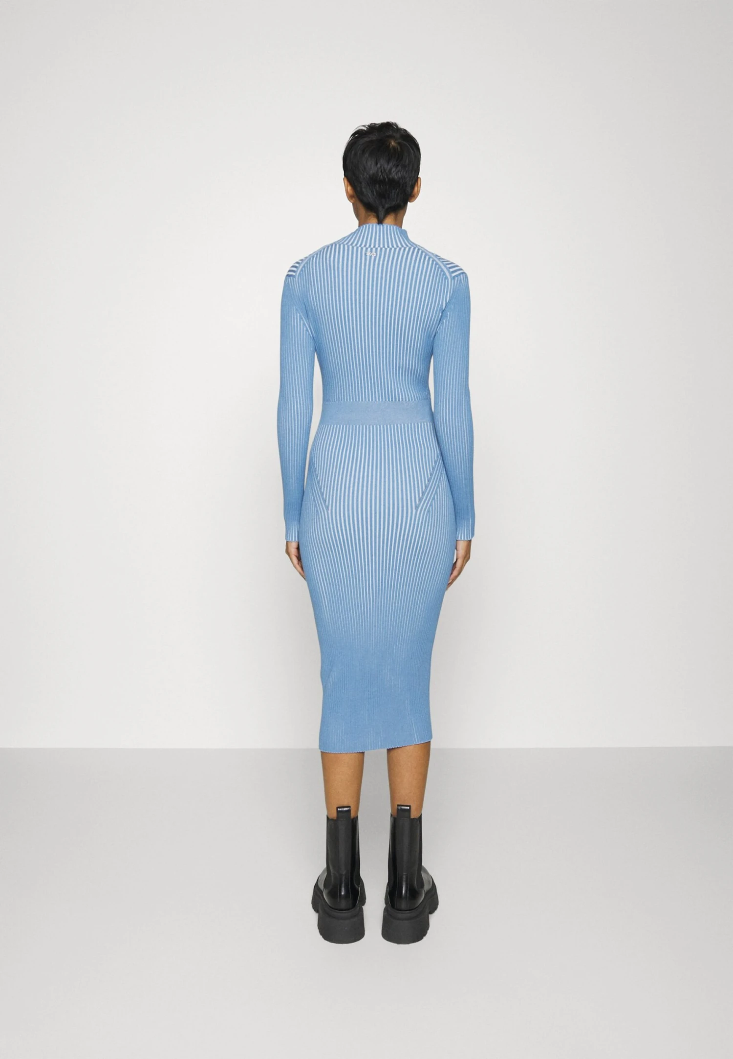 BOSSFADAR - Stickad Klänning - Open Miscellaneous 5 BOSSFADAR - Stickad Klänning - Open Miscellaneous - Bild 3