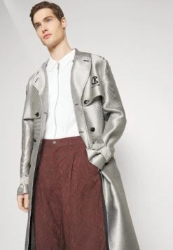 KOCHÉUNISEX - Trenchcoat - Silver-colored -Vero Moda butik. 5776f5f10e7a4a679f3d79f53cffffd7