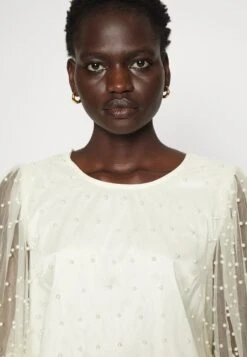 Ida SjöstedtBlus - Cream White 15 Ida SjöstedtBlus - Cream White -Vero Moda butik. 7619b738c9954132bfb3149bdd1eec31