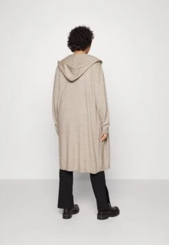 ONLY CurveONCLESLY LONG HOOD CARDIGAN - Kofta - Beige/melange 9 ONLY CurveONCLESLY LONG HOOD CARDIGAN - Kofta - Beige/melange -Vero Moda butik. 7796160458f144e1aba39457efbcc2ed