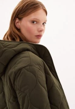 Hoss Intropia2 T KI PLUMAS FINO CAPUCHA - Vinterkappa /-rock - Black -Vero Moda butik. 799e3c733a6e4a90b58b2e87c23d4b4a