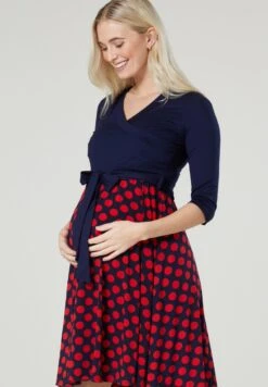 Chelsea ClarkCIĄŻOWA Z FUNKCJĄ KARMIENIA - Vardagsklänning - Granatowa W Czerwone Grochy -Vero Moda butik. 80875264e5bf459990014d21378eb978