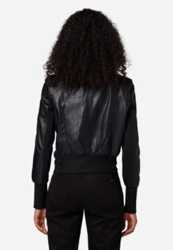 RicanoSkinnjacka - Schwarz 10 RicanoSkinnjacka - Schwarz -Vero Moda butik. 883ce42c487e4d5ea2eab99a3abed034