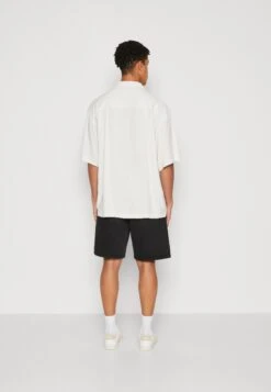 WeekdayCOFFEE OVERSIZED SHORT SLEEVE SHIRT UNISEX - Skjorta - Beige -Vero Moda butik. 89b16824ab2b4fedb9f77d3311ed3705