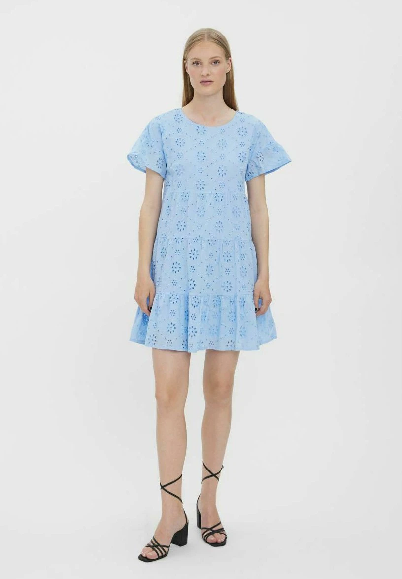Vero ModaMIT KURZEN ÄRMELN BRODERIE ANGLAISE - Vardagsklänning - Blue Bell 4 Vero ModaMIT KURZEN ÄRMELN BRODERIE ANGLAISE - Vardagsklänning - Blue Bell - Bild 2