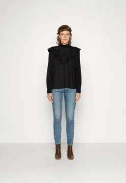 Bästsäljare -Vero Moda butik. 915a4cd677724b079e440e1d1761f9c5