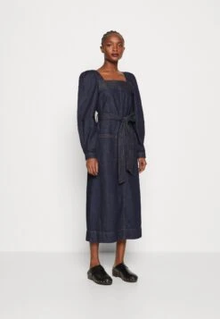 ALIGNEHAMDEN SQUARE NECK DRESS - Jeansklänning - Indigo