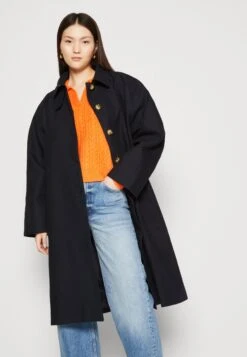 Mads NørgaardHEAVY JYRON COAT - Klassisk Kappa / Rock - Deep Well -Vero Moda butik. 9bfaeb37349648f888298138454ea19b