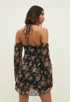 StradivariusCRETONNE - Vardagsklänning - Black 12 StradivariusCRETONNE - Vardagsklänning - Black -Vero Moda butik. 9e580f12557547d6817bdc00b573f9f5