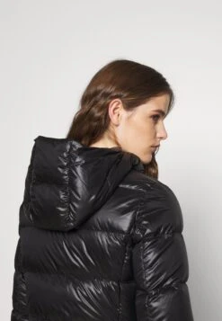 Colmar OriginalsDAUNENJACKEN - Kort Kappa / Rock - Black Dark Steel 14 Colmar OriginalsDAUNENJACKEN - Kort Kappa / Rock - Black Dark Steel -Vero Moda butik. a4a5bd52251944f5ba625e0d8464b8a5