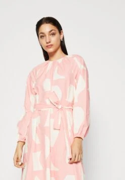 MonkiMaxiklänning - Light Pink 11 MonkiMaxiklänning - Light Pink -Vero Moda butik. a5b952808f7343748ef5cb9cacef6c20