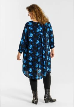 GOZZIPBlus - Black With Blue Printed -Vero Moda butik. a6c3db8621a64f638c7f093565cb9204