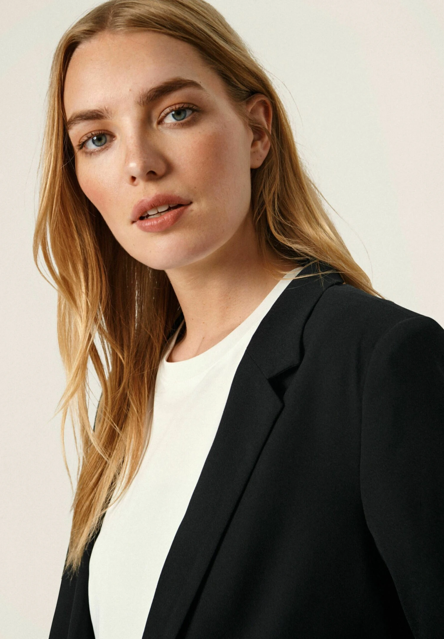 Soaked In LuxurySHIRLEY LS - Kort Kappa / Rock - Black 5 Soaked In LuxurySHIRLEY LS - Kort Kappa / Rock - Black - Bild 3