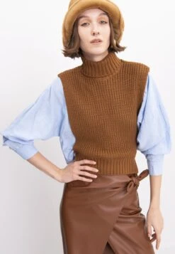 BSLJURAJ - Stickad Tröja - Brown