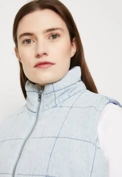 Guess OriginalsGO LANA REVERSIBLE VEST - Väst - Go Venice Light Wash 13 Guess OriginalsGO LANA REVERSIBLE VEST - Väst - Go Venice Light Wash -Vero Moda butik. bad1a0df161743928928f20c3ae285d1
