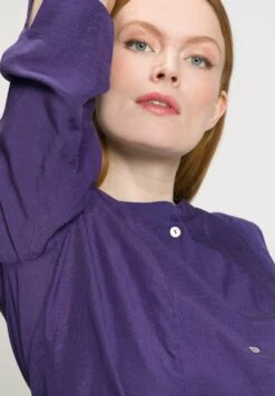 Ulla PopkenPLASTRON MANCHES 3/4 MÉLANGE - Tunika - Iris 8 Ulla PopkenPLASTRON MANCHES 3/4 MÉLANGE - Tunika - Iris -Vero Moda butik. d05bb473bb874793a35f054bb2592902