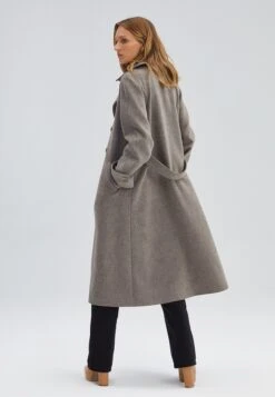 Touché PrivéTrenchcoat - Brown -Vero Moda butik. d1f9e0a25e6b4f528dd7391ef975c164