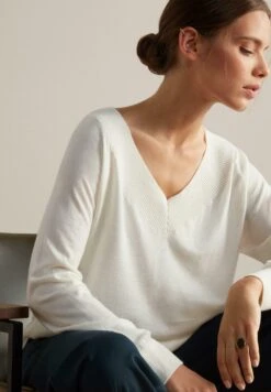 FalconeriULTRAFINE V-NECK - Stickad Tröja - Fiocco -Vero Moda butik. d87af940b8ed4fc18d420078c42ea26b