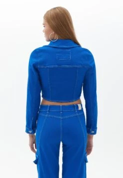 OXXOCROP WITH CONTRAST SEAM - Jeansjacka - Lapis Blue 8 OXXOCROP WITH CONTRAST SEAM - Jeansjacka - Lapis Blue -Vero Moda butik. d8d611c81e3342be84332aebcc51c32d