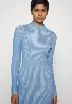 BOSSFADAR - Stickad Klänning - Open Miscellaneous 11 BOSSFADAR - Stickad Klänning - Open Miscellaneous -Vero Moda butik. d8dd1988676e4dbeb1912b77a3bc6e55