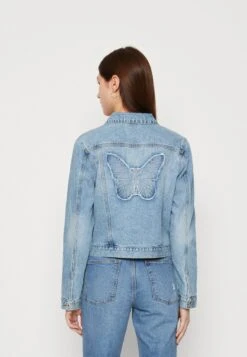 Cotton OnEMBROIDERED GIRLFRIEND JACKET - Jeansjacka - Blue -Vero Moda butik. df8c595e8c9a44f28c98882405c32bc1
