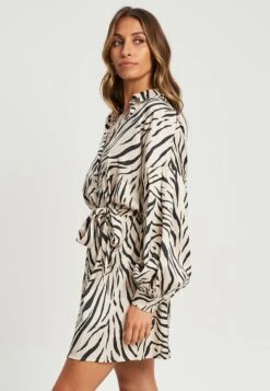 CALLISPIRIT - Skjortklänning - Champagne Zebra 11 CALLISPIRIT - Skjortklänning - Champagne Zebra -Vero Moda butik. e174a211c482441ea6a1187b7ff78118