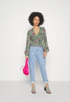 Vero Moda PetiteVMROSA V NECK SMOCK - Långärmad Tröja - Laurel Wreath -Vero Moda butik. e33c5a12340b4f84b300abc91e6ab353