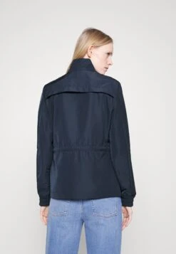 EA7 Emporio ArmaniTunn Jacka - Blue 11 EA7 Emporio ArmaniTunn Jacka - Blue -Vero Moda butik. e64892750e5745f19fba02b46cb2b450