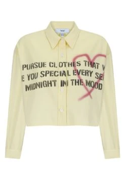 TwistREGULAR FIT SLOGAN PRINTED CROP - Skjorta - Yellow -Vero Moda butik. ef9b41ea5db3487ca18d957cff788198